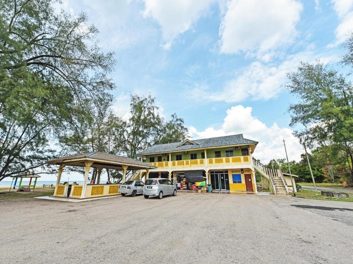 Oyo 90315 Chalet Pantai Rantau Panjang Kuala Rompin Exterior photo